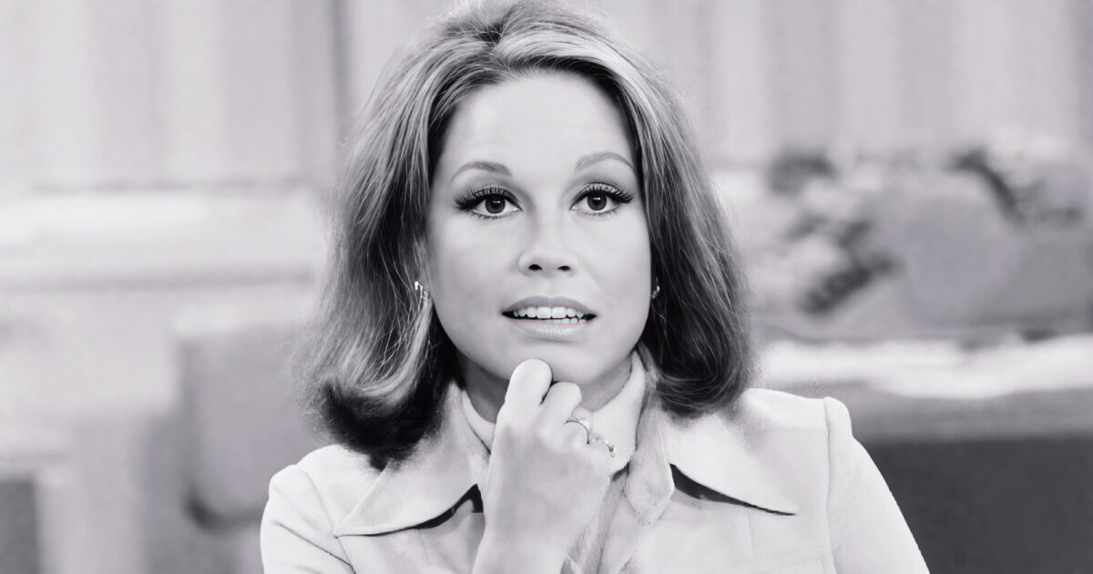 Mary Tyler Moore’s Hidden Battle: The Dark Secret Revealed Only After Her Death