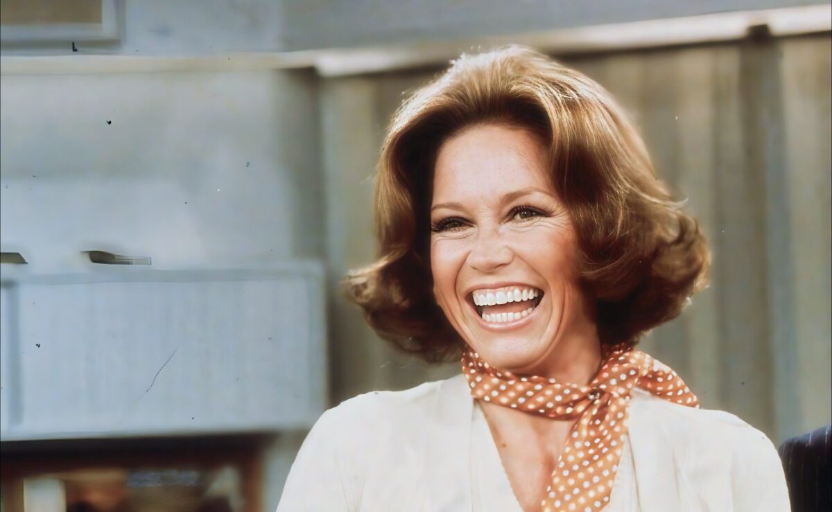 Mary Tyler Moore’s Hidden Battle: The Dark Secret Revealed Only After Her Death
