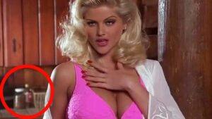 24 Secrets Behind “The Naked Gun”